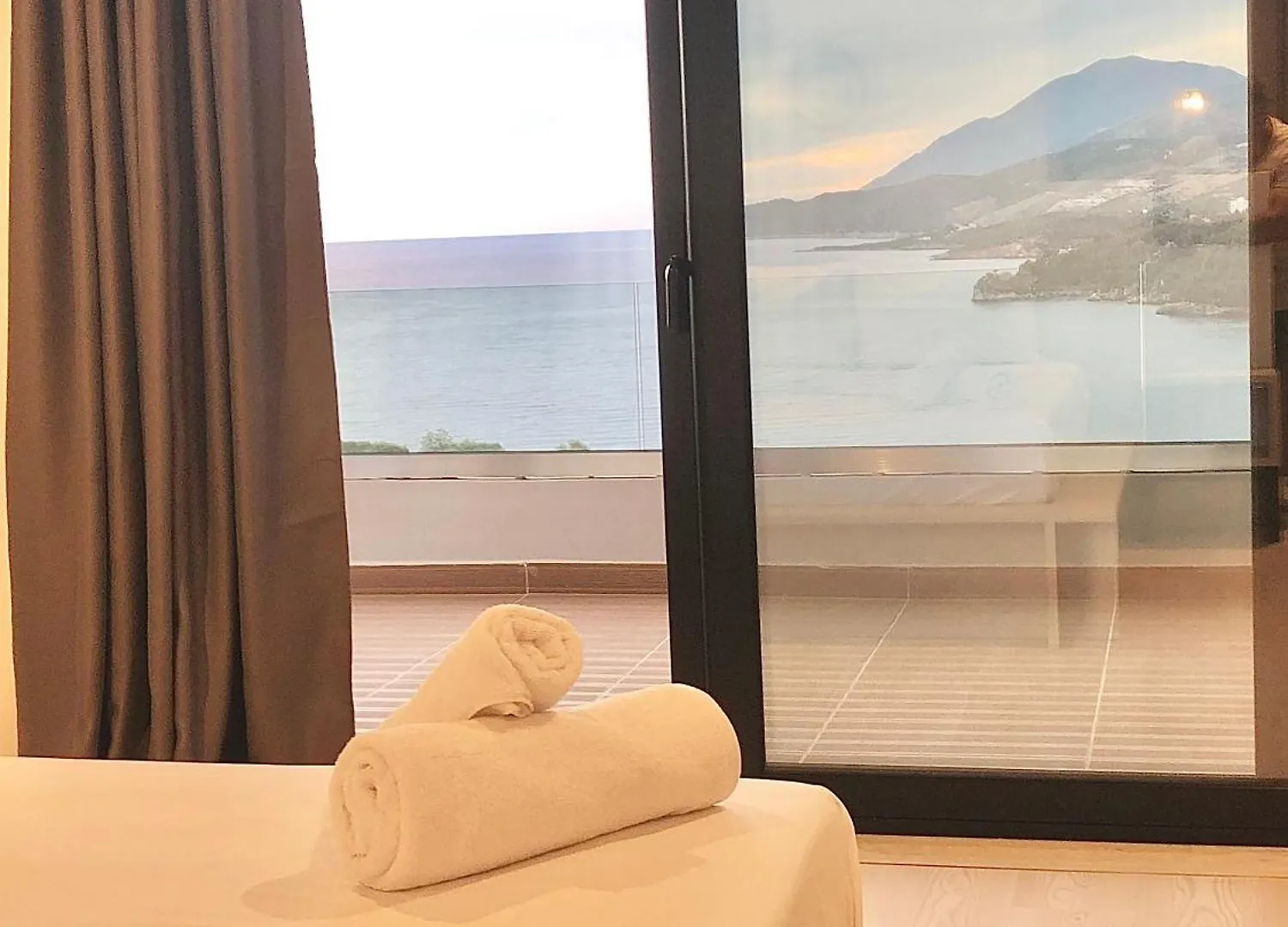 Anassa Suites Himare 4*,